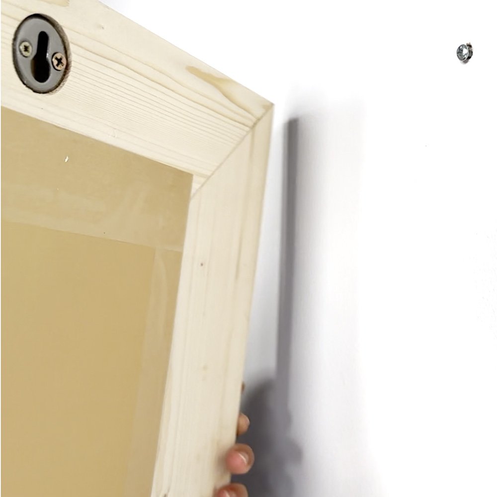 Forstner drill bit for drilling flat bottomed holes into frames and artwork for flush hanging